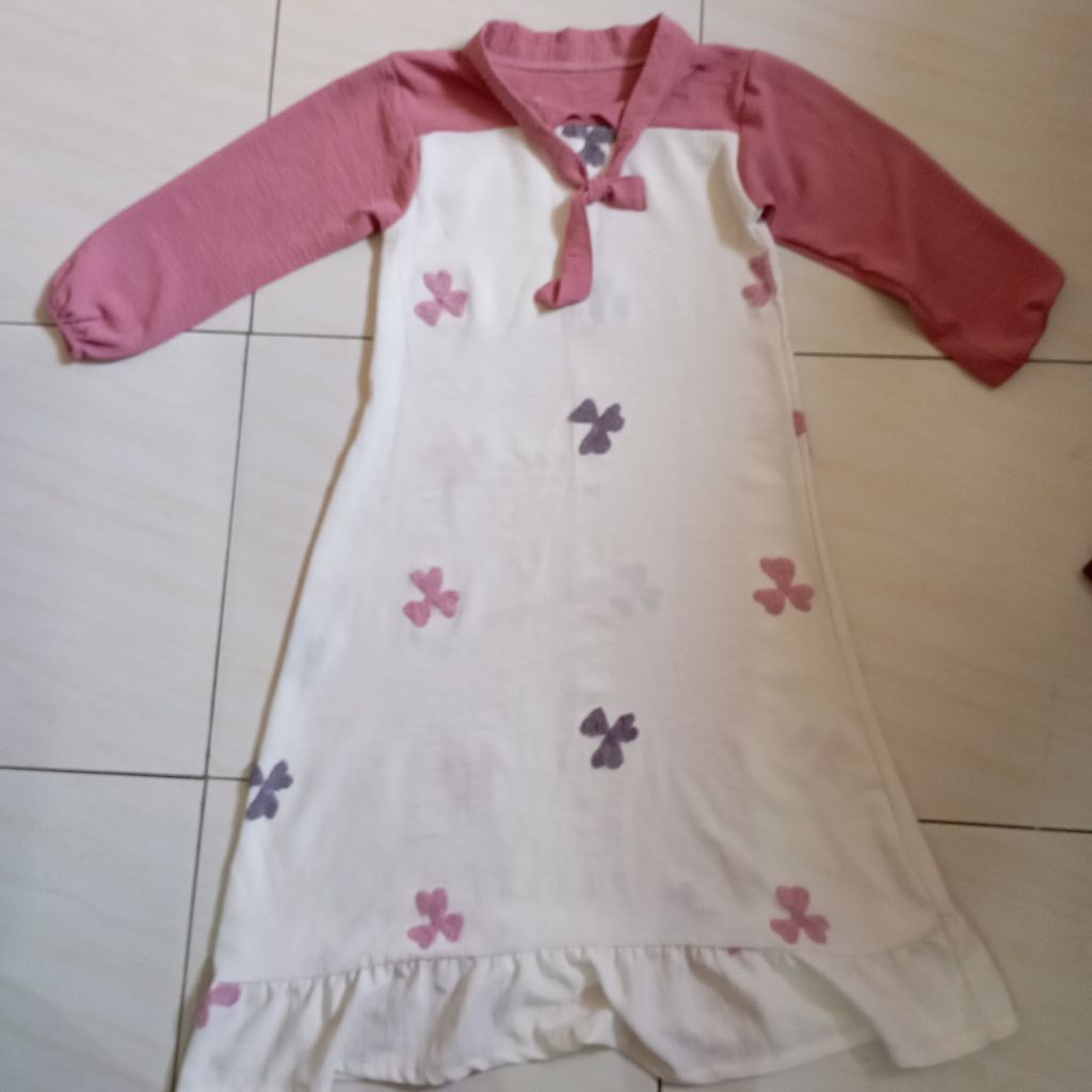PRELOVED PL GAMIS ANAK MUSLIM PEREMPUAN DUSTY PINK BROKEN WHITE USIA 8-10 TAHUN