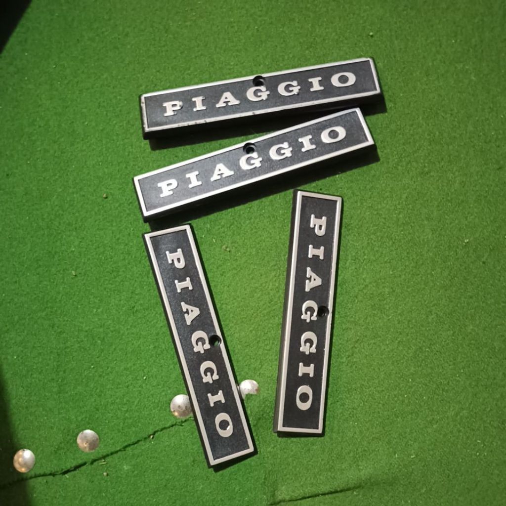 emblem dasi hidung vespa px/ps original
