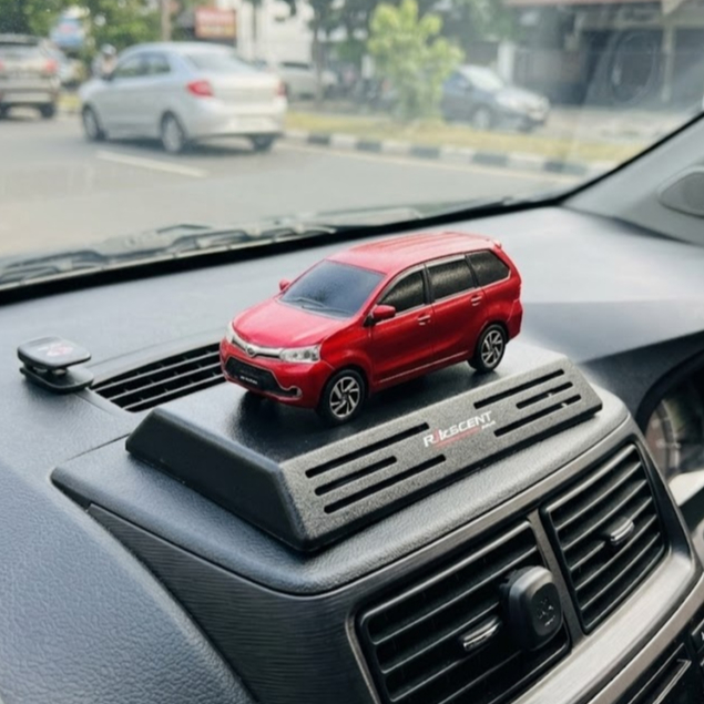 (Avanza type G , E , Veloz 2016 - 2018) Skala 1 : 45 Resin Crystal 13x8cm Pajangan Interior Miniatur