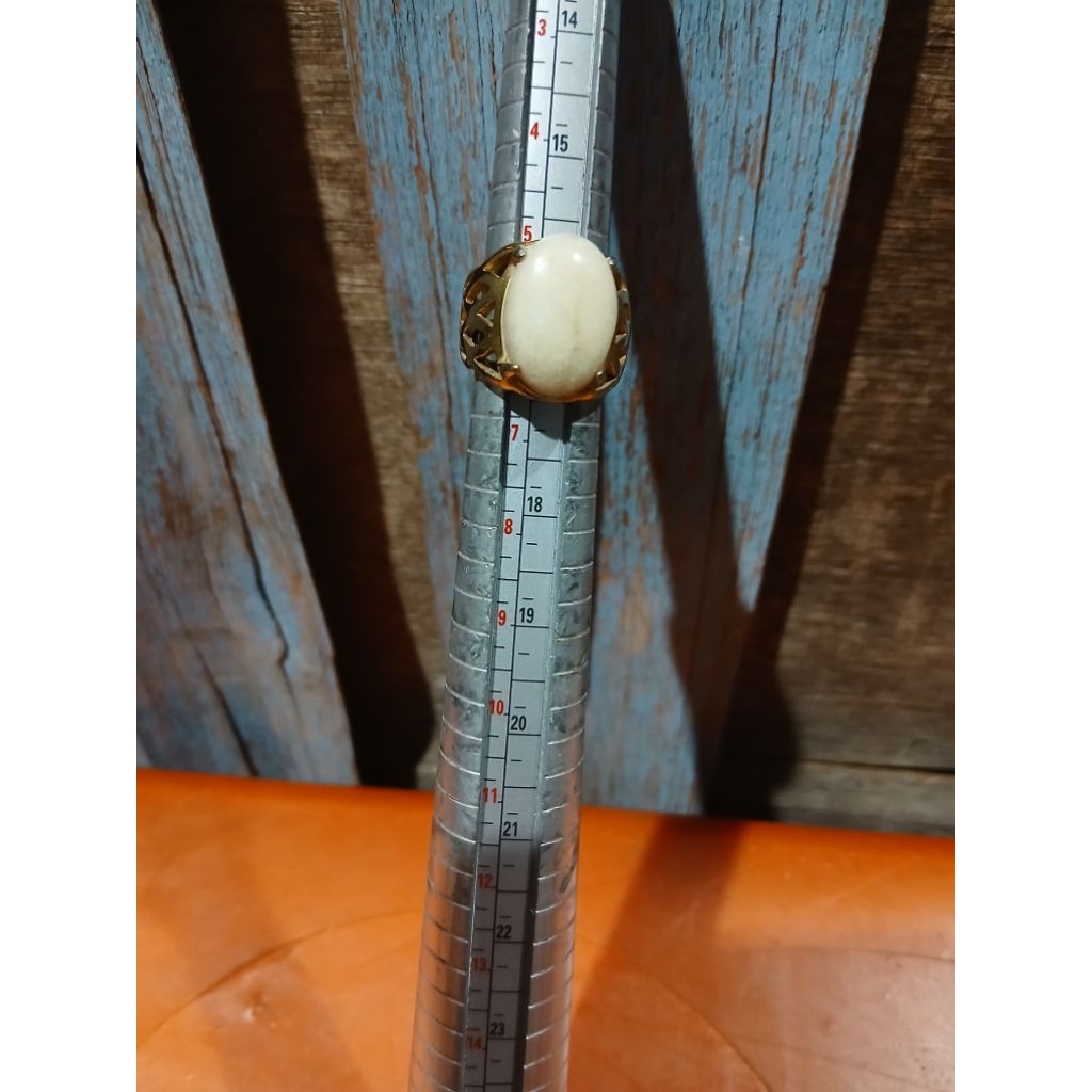 Cincin akik batu putih kuningan berukir uk 6 55rb antik vintage lawas kuno  display dianggap mati