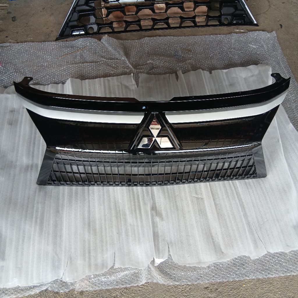 grill mitsubishi xpander ultimate 2025 original