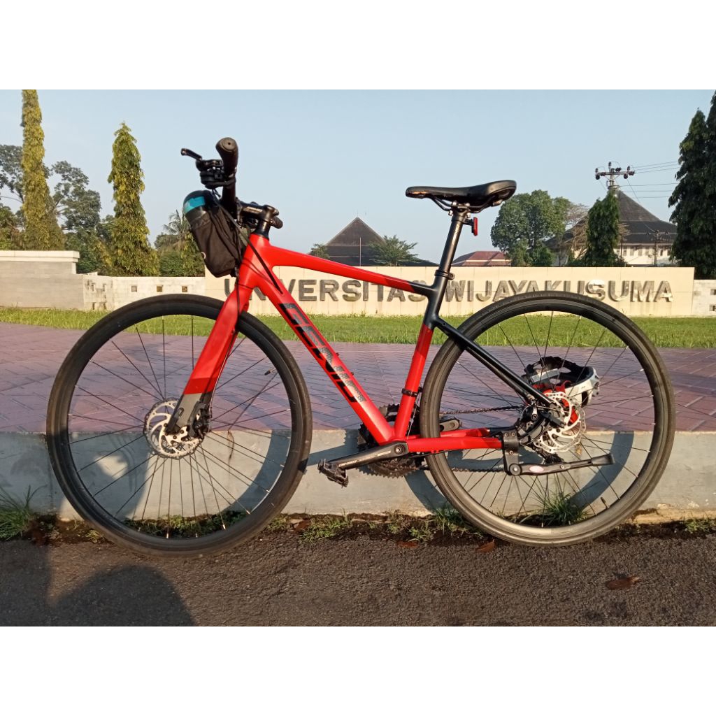 sepeda Balap Hybrid Genio Bracker 2.0 SIZE 47 MULUS