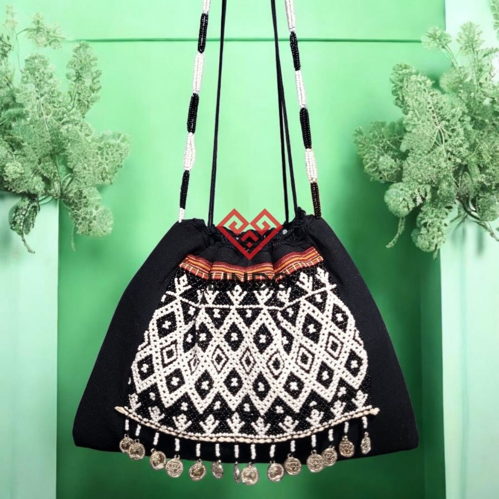 Sepu'/Tas Bahu Manik Tenun Motif Pondan Toraja (Kode: DB1030910)