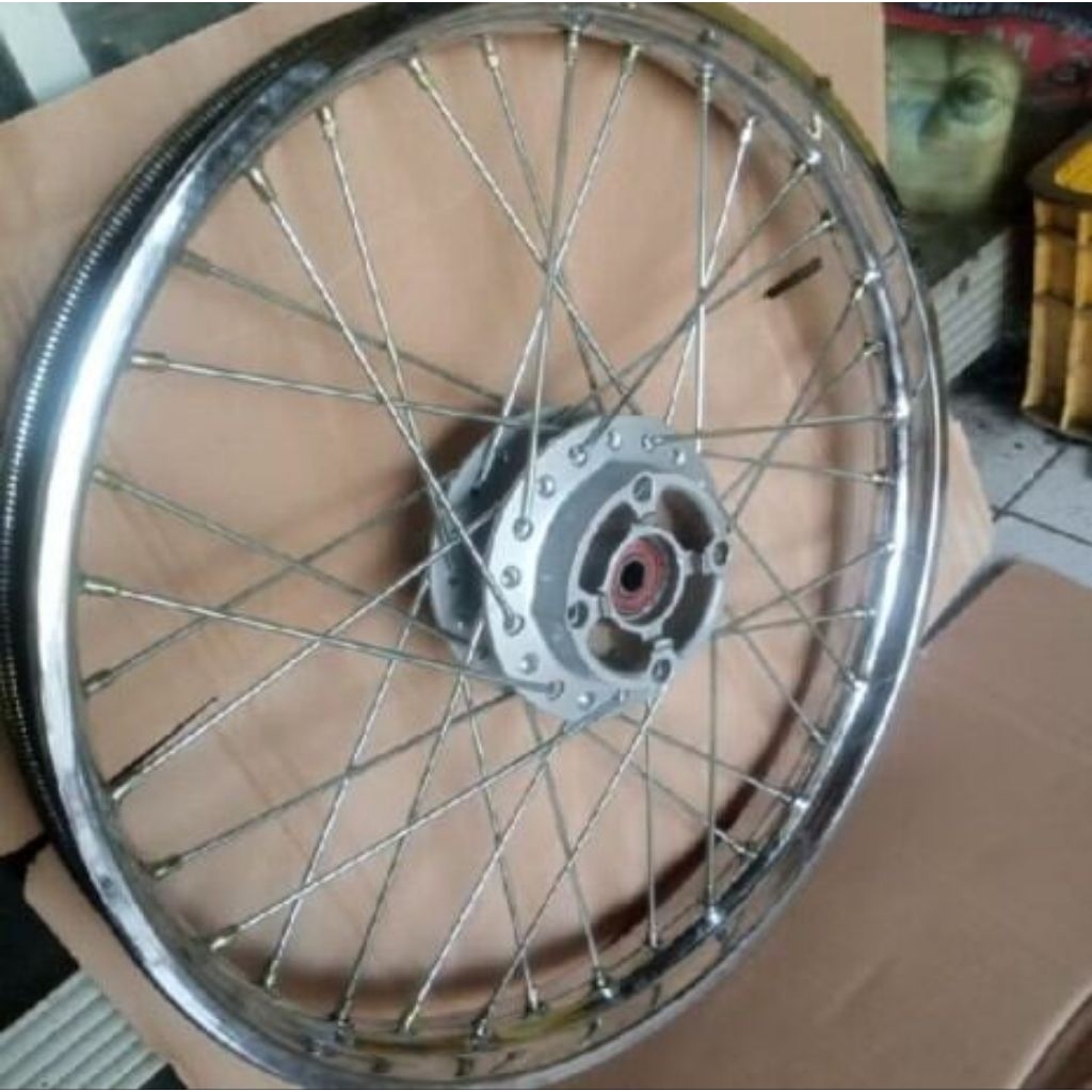velg depan revo absolute