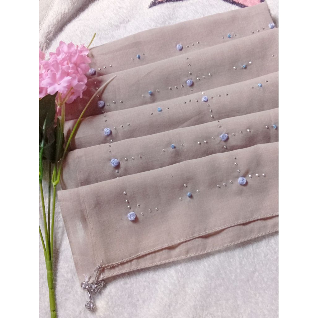 HIJAB / KERUDUNG PARIS SULAM SEGI EMPAT BORDIR BUNGA PAYET TEMPEL VARIASI 1 ( bisa custom warna  & j