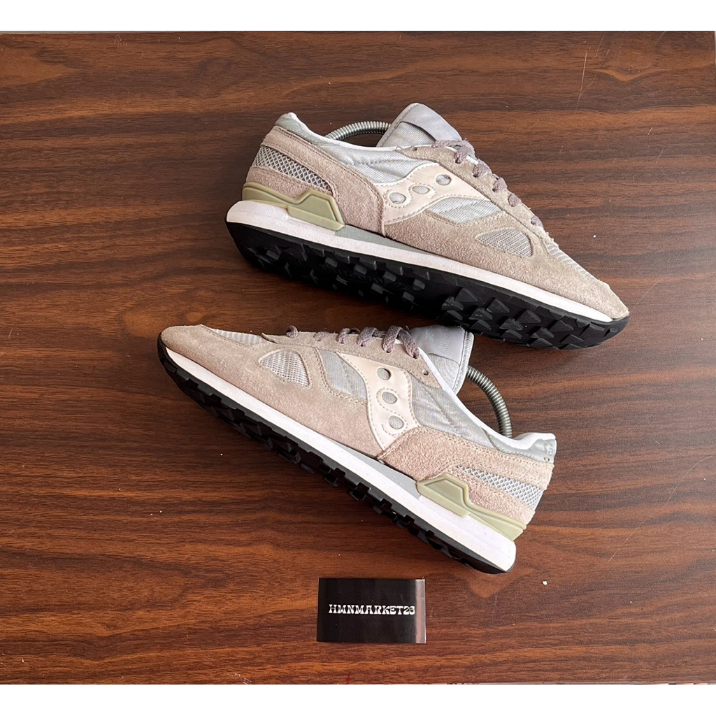 Sepatu Saucony Shadow