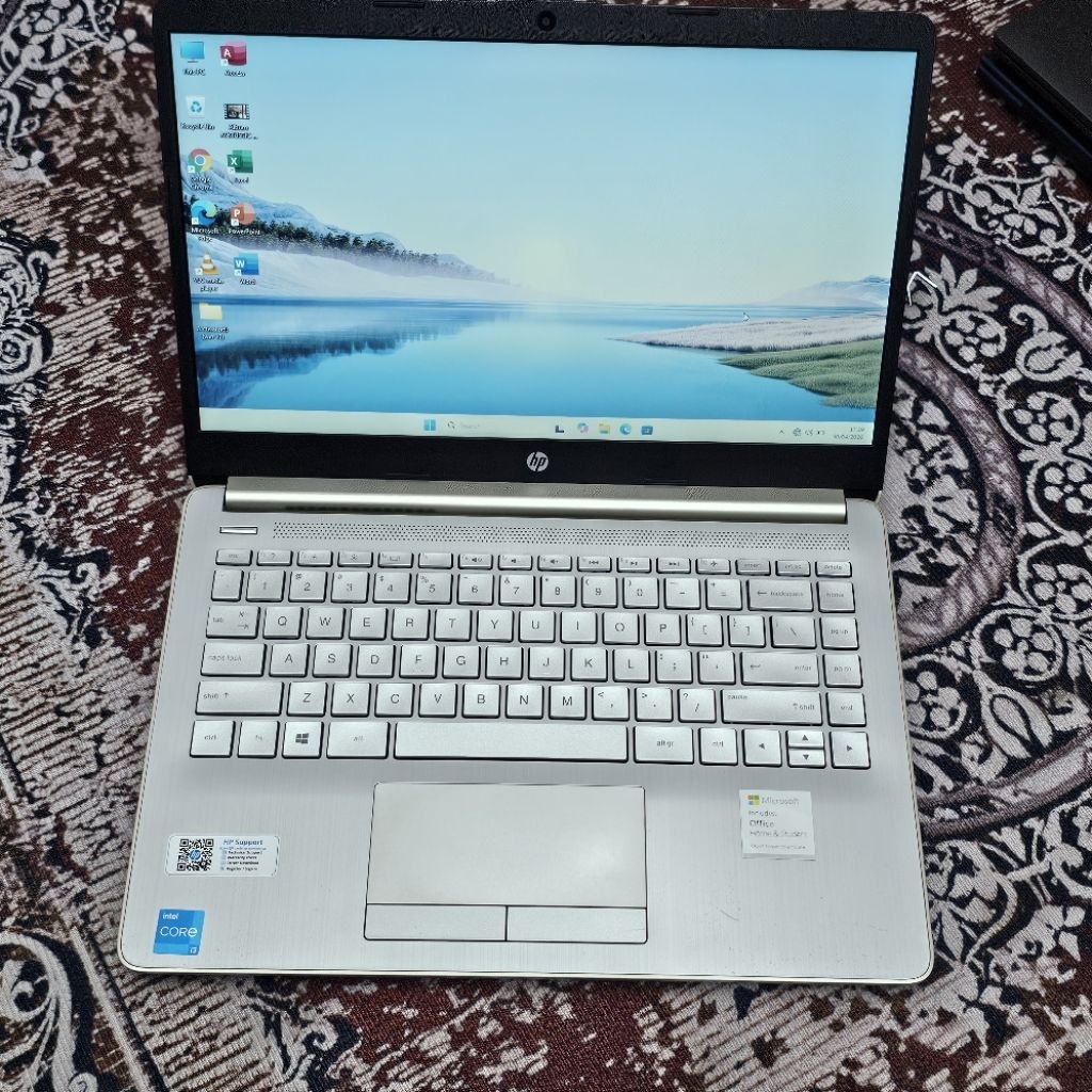 Laptop HP 14s intel Core i3-10110U RAM 4GB SSD 256GB Second premium terbaik