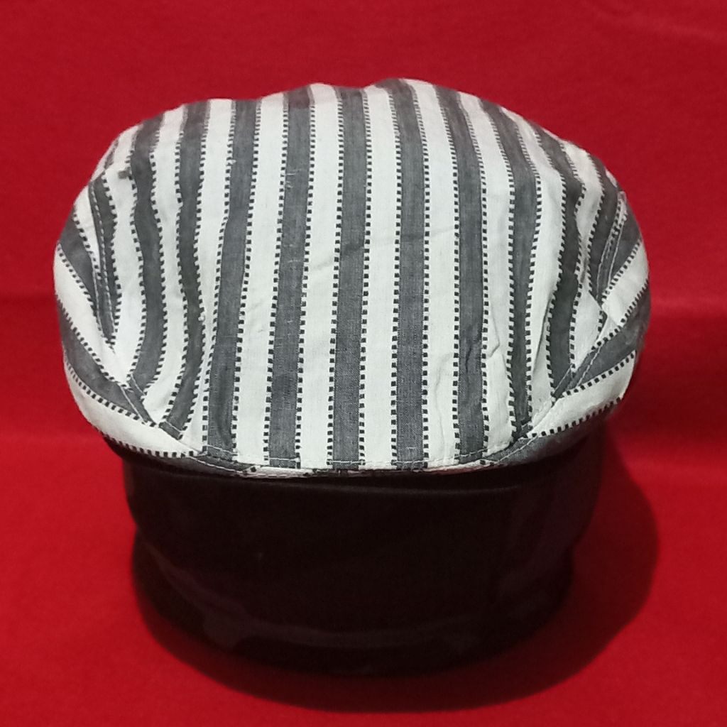Topi Second Flat Cap Copet Preloved 100