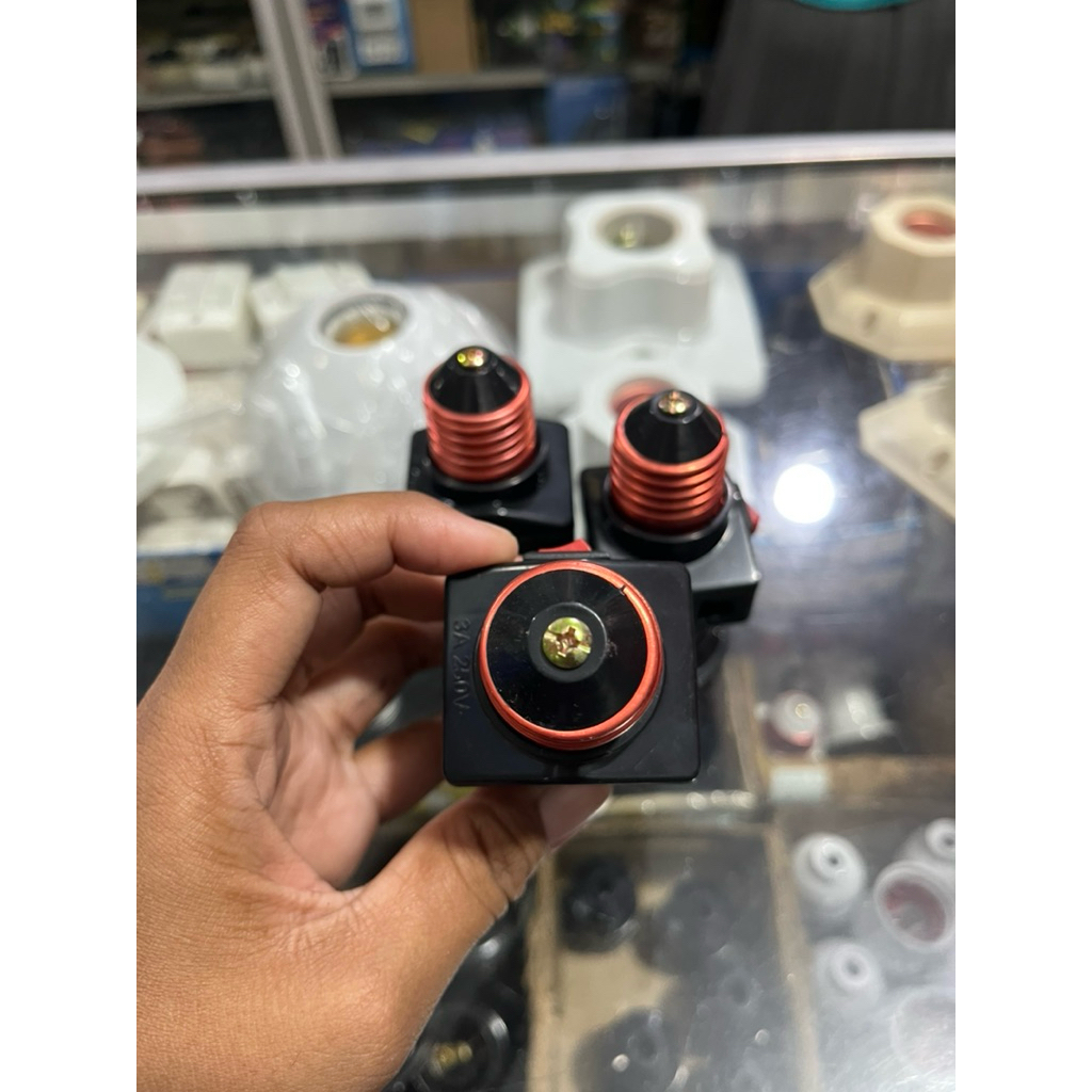 FITTING KOMBINASI + SAKLAR 3A
