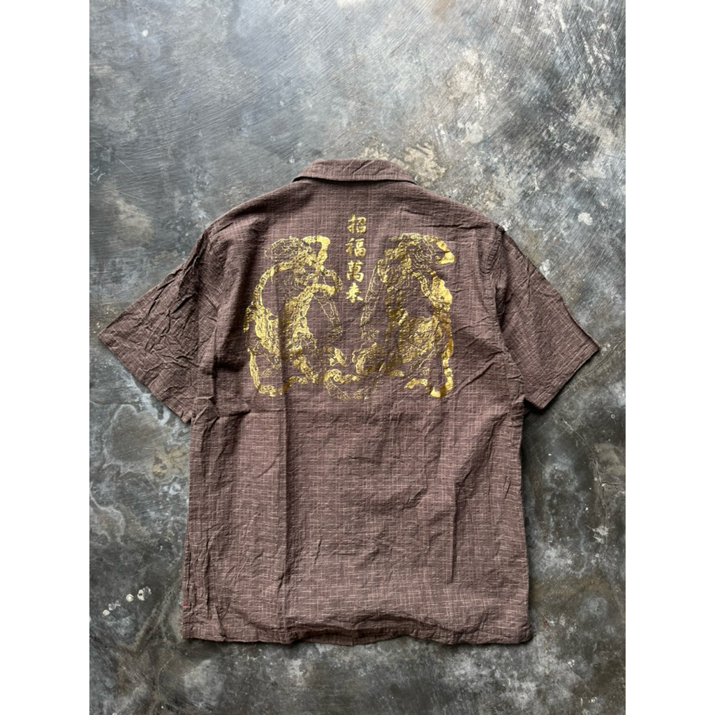MINOYA loop collar backprint shirt