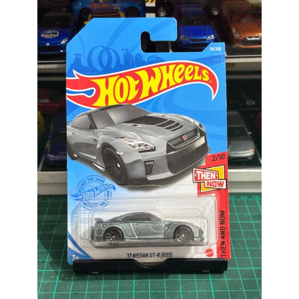 hotwheels 17 nissan gtr r35 grey list hitam