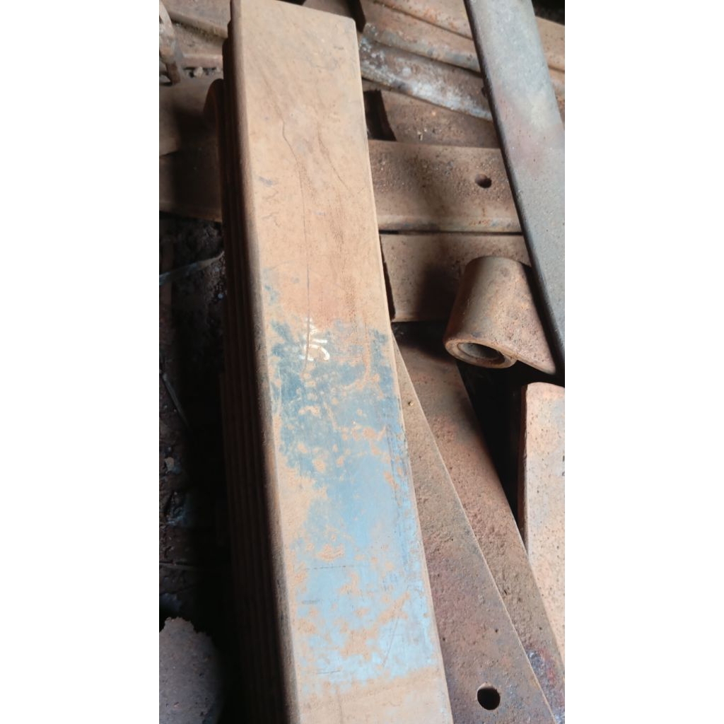 Besi baja per daun  bekas tronton lebar 9 mm tebel 20mm /22 mm ukuran custom