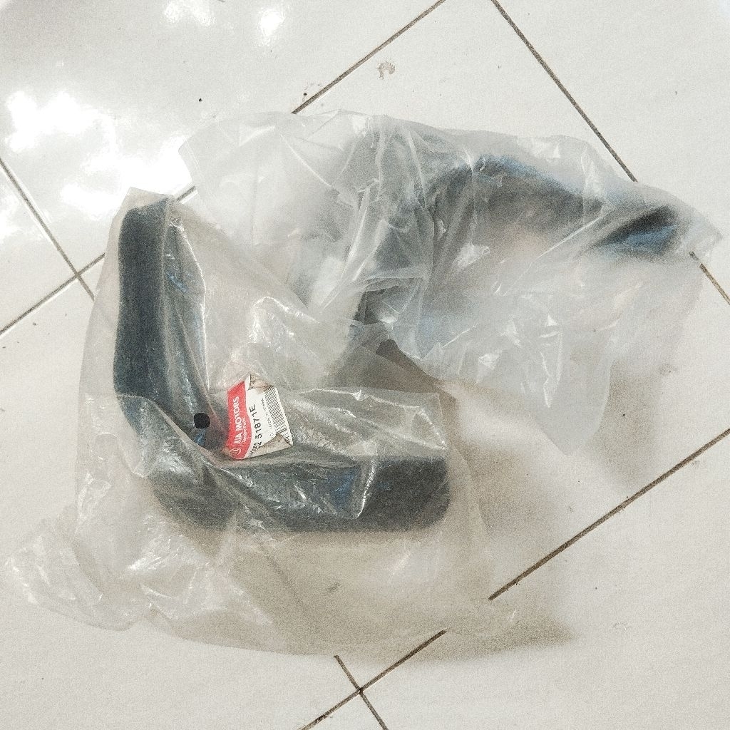 MUD GUARD ATAU KARET PENGHALANG RODA BELAKANG KIA CARNIVAL DAN KIA SEDONA