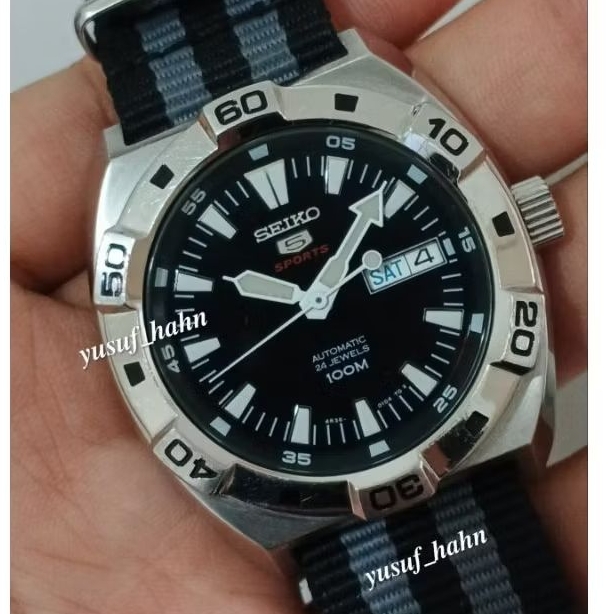Jam tangan Seiko 5 Sports Automatic otomatis model divers 7s26