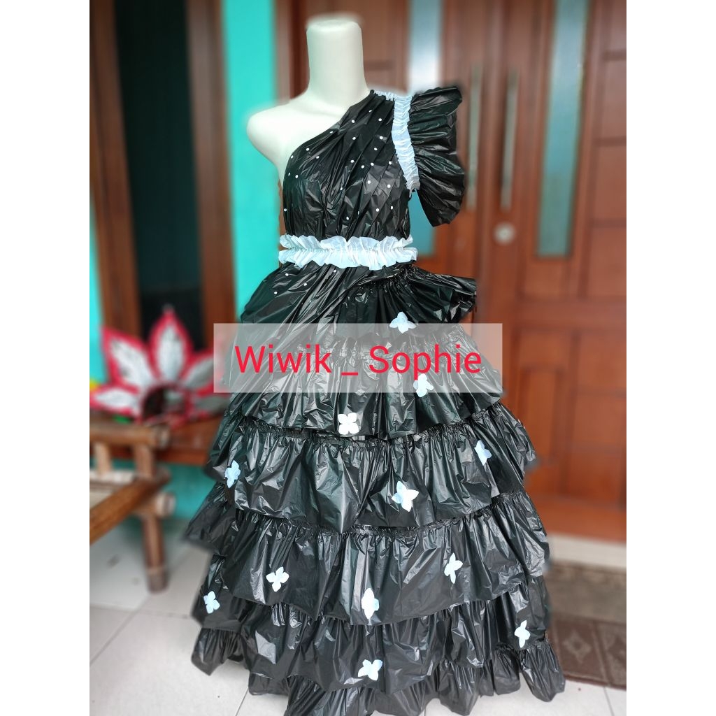 baju daur ulang plastik kresek kostum karnaval