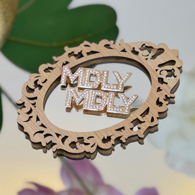 MDLY Bross brooch Aksesoris fashion MDLY Signature Pin gold mewah