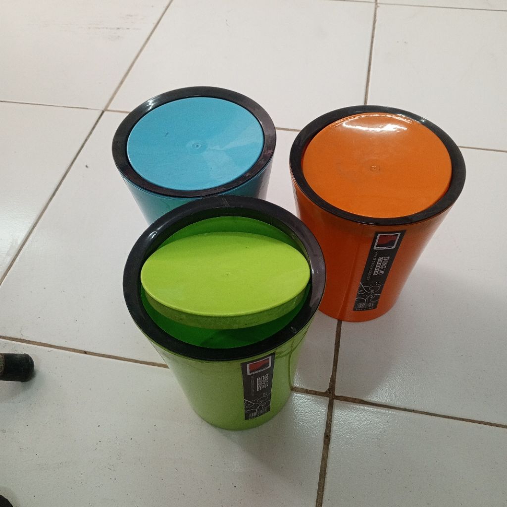 Tempat sampah mini bulat L722 lucky bird - tempat sampah mobil mini - tempat sampah swing lid lucky 