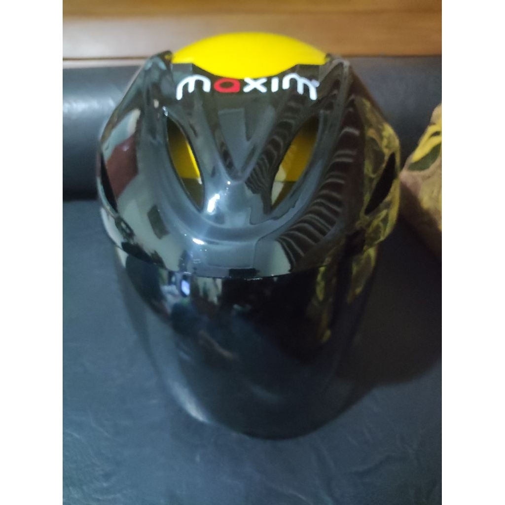 Helm Driver Ojol Maxim Desain Elegan dan Nyaman Dipakai
