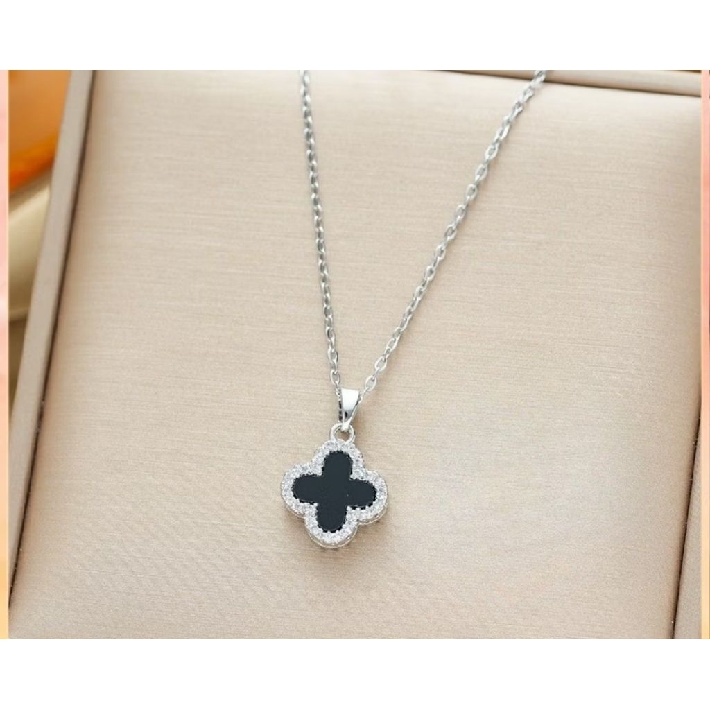 kalung liontin bunga Clover simple elegan wanita korea
