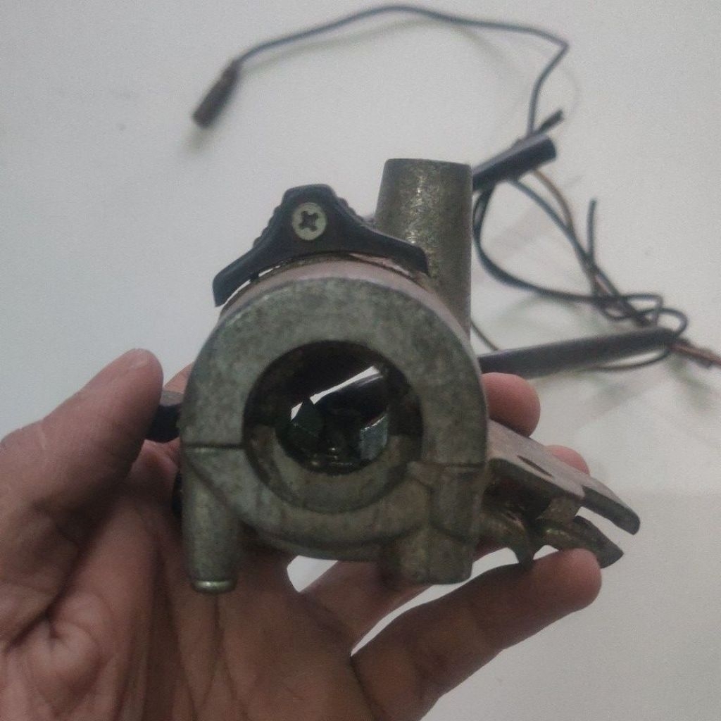 Holder Saklar Kanan Yamaha  V50 V75 Dobel Starter