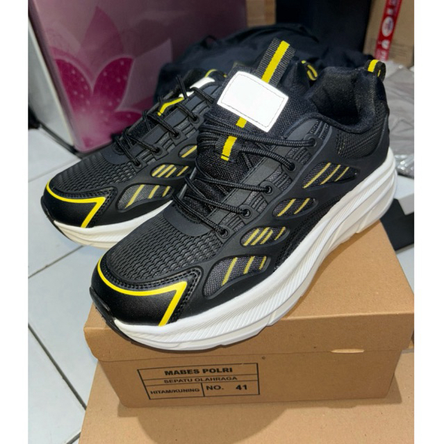 Sepatu Olahraga Polri list kuning tahun 2025