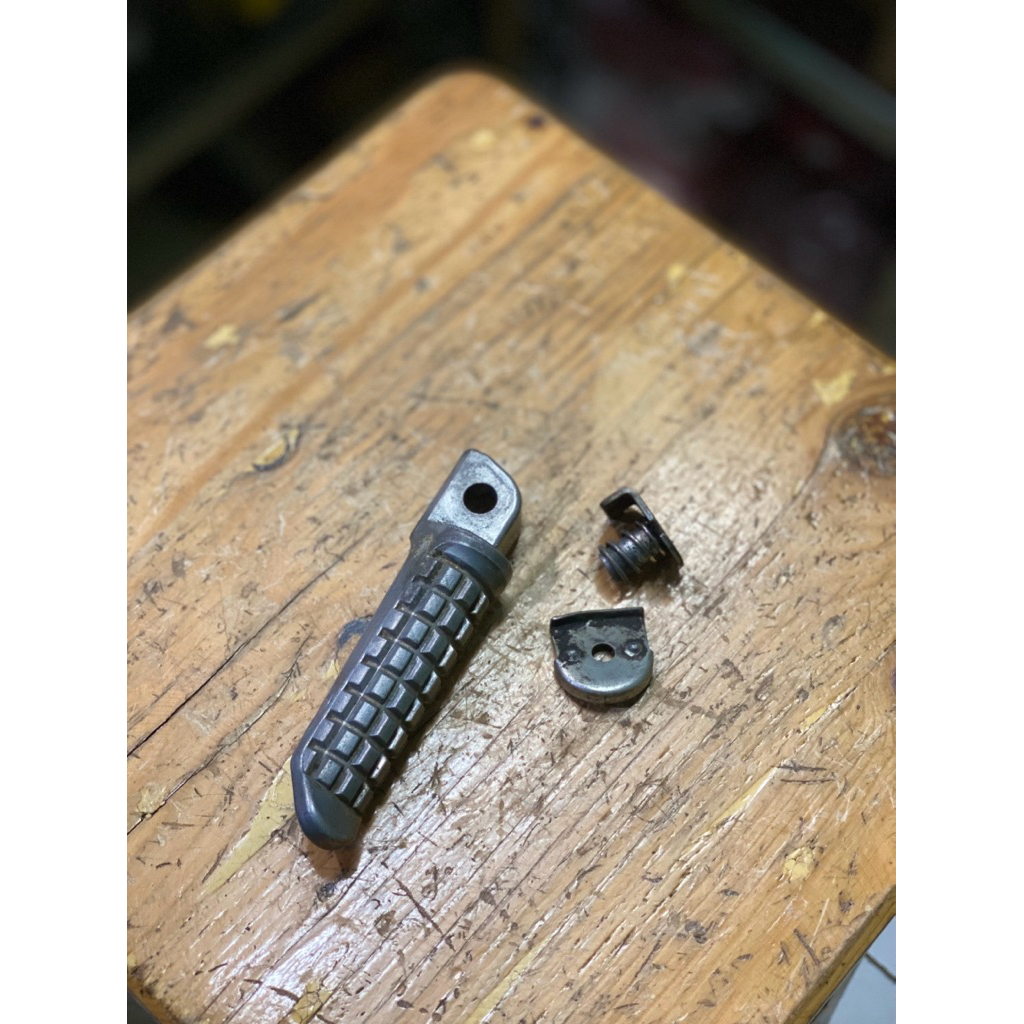 FOOTSTEP PIJAKAN KAKI BELAKANG NINJA 150 R NINJA 250 RR NINJA 250 FI KIRI ORIGINAL