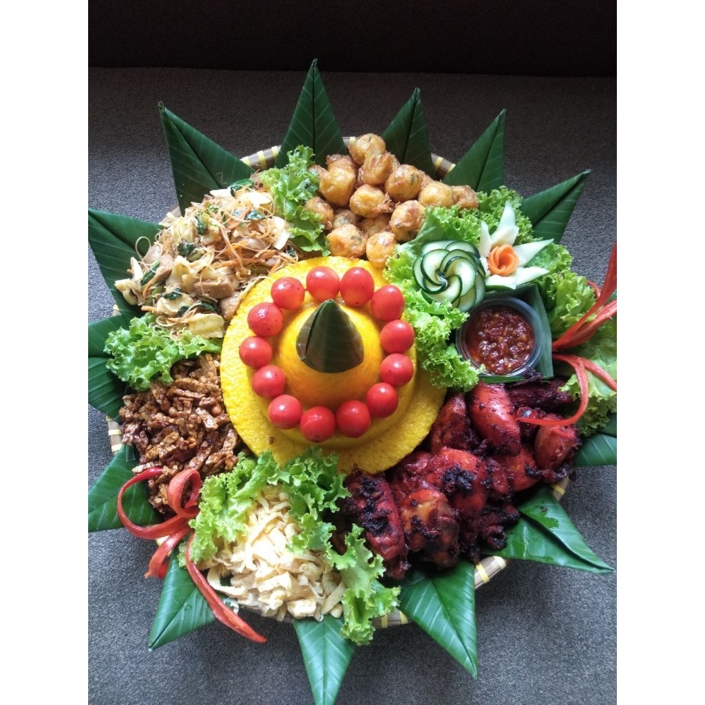 Nasi Tumpeng Tampah, nasi kuning / nasi uduk