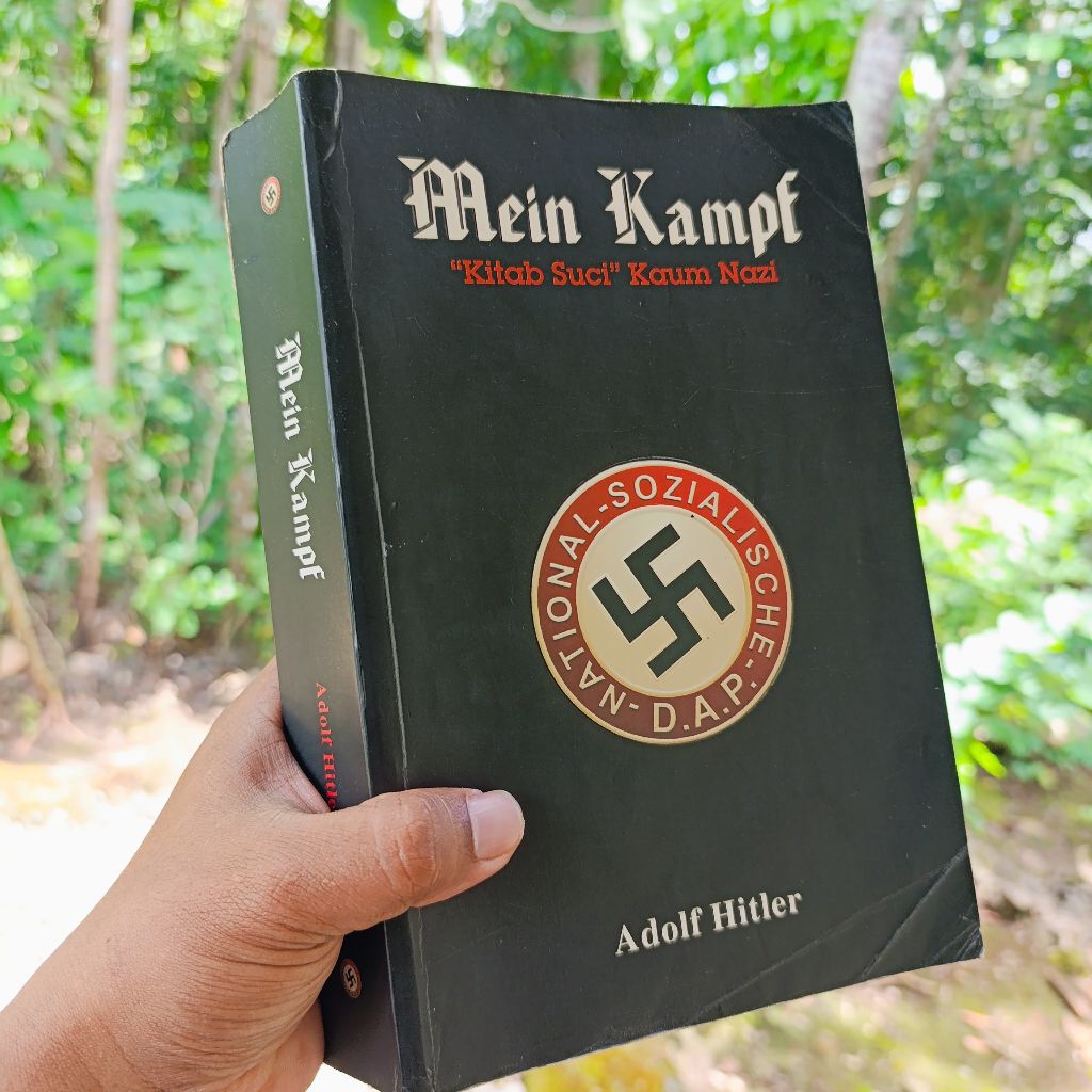 buku mein Kampf kitab suci kaum Nazi - adolf Hitler original