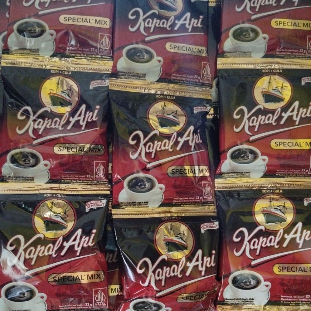 Kopi kapal api special mix plus gula.