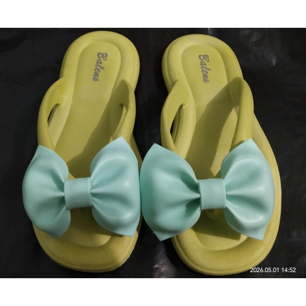 sandal wanita flat / sandal jalan / sandal pita hijau