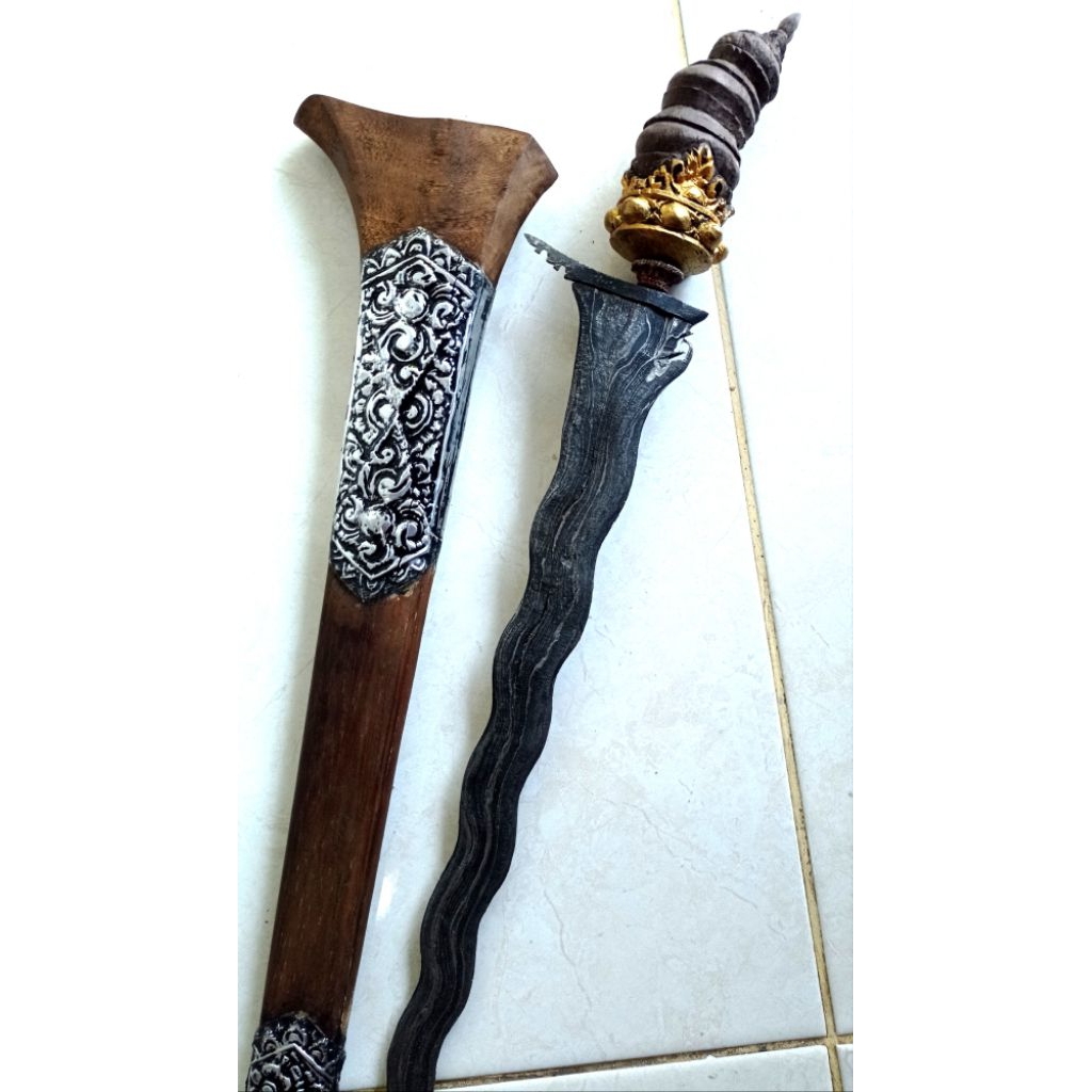 keris Bali pamor kulit semangka