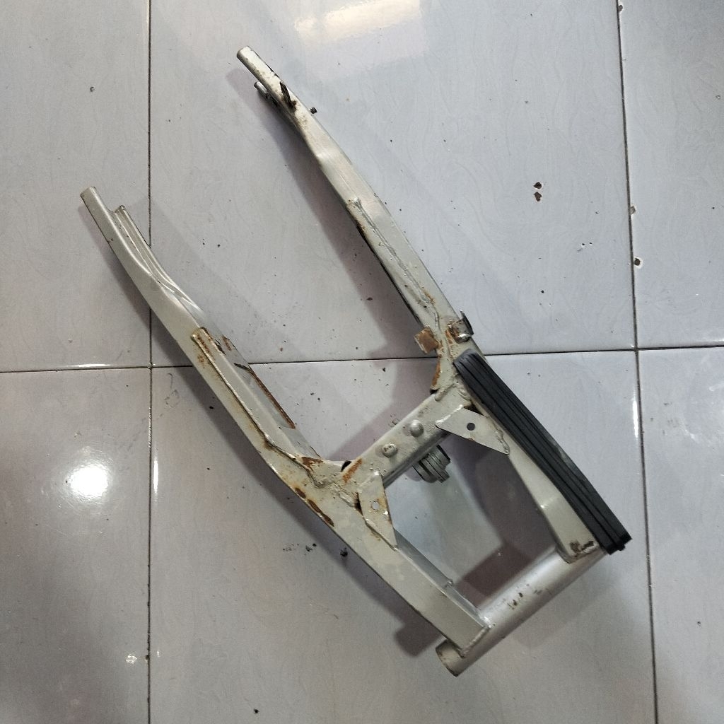 swing arm arem capit udang YAMAHA VIXION OLD original 3C1