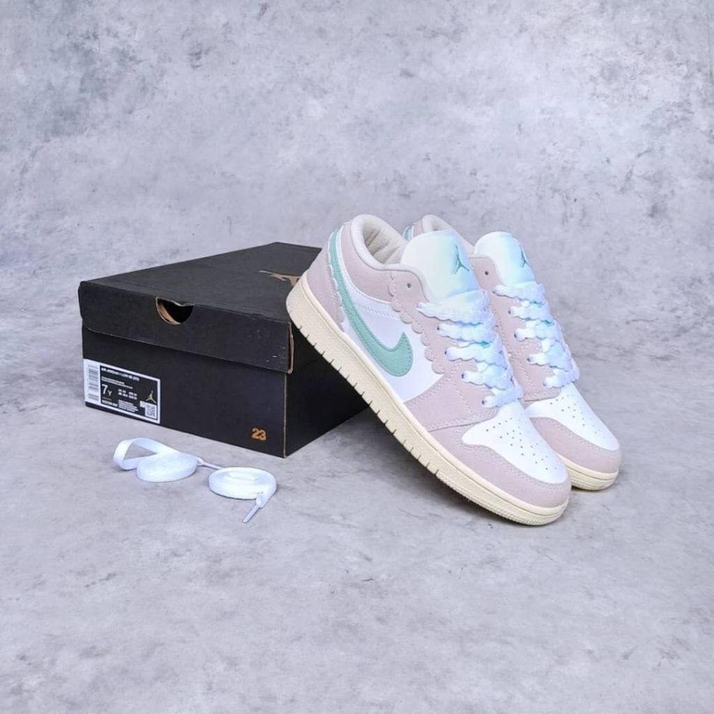 FKSNKRS Sepatu Sneakers Air Jordan 1 Low Guava Ice Jade