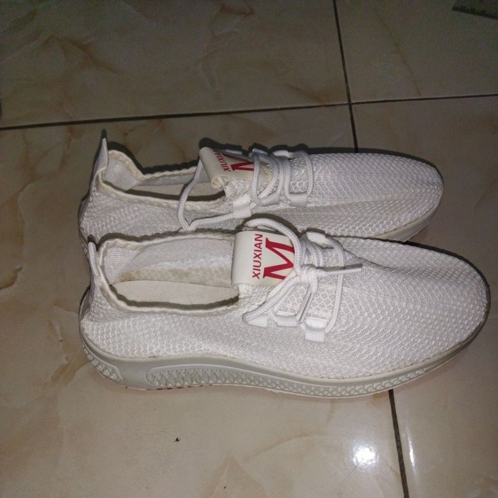 Sepatu Xiuxian Running Ukuran 40