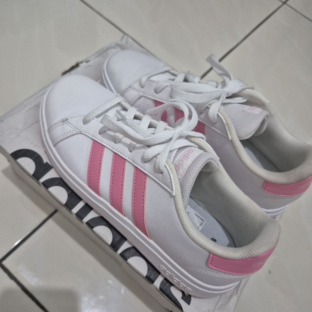 adidas SEPATU GRAND COURT BASE 3.0 - Putih | adidas Indonesia ORI 100% Beli di sport station BACA DE