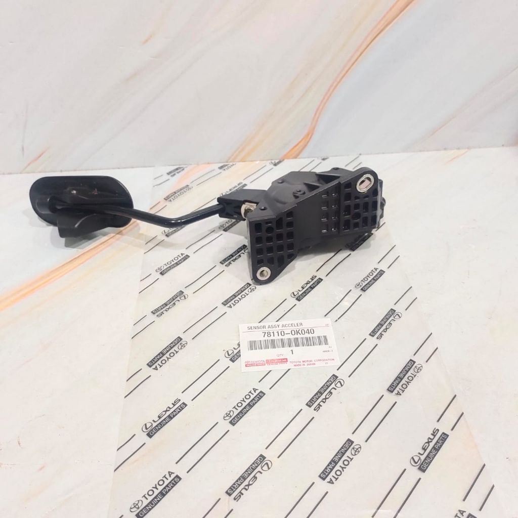 Pedal gas sensor gas innova fortuner hilux 78110- 0k040 asli
