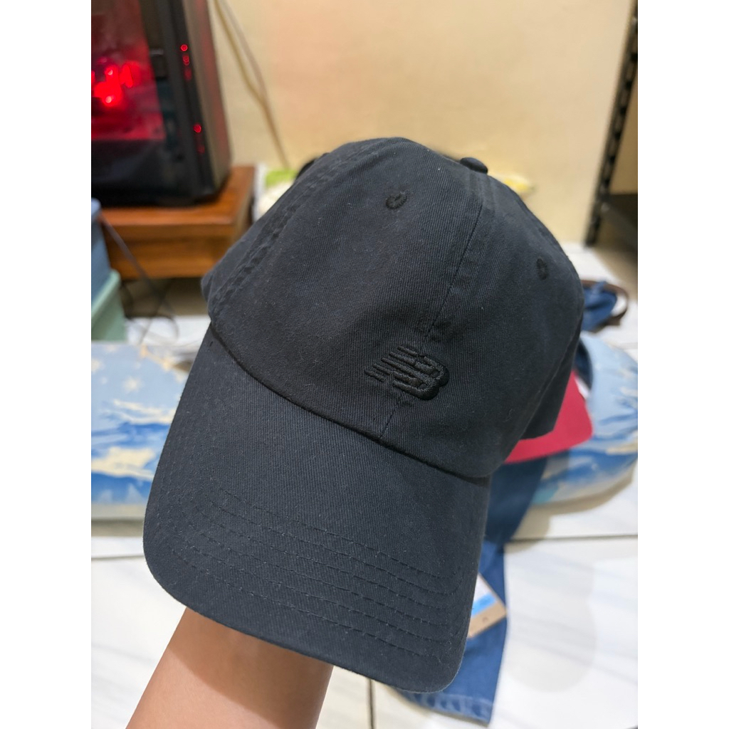 topi new balance 6 panel classic cap - full black wash preloved
