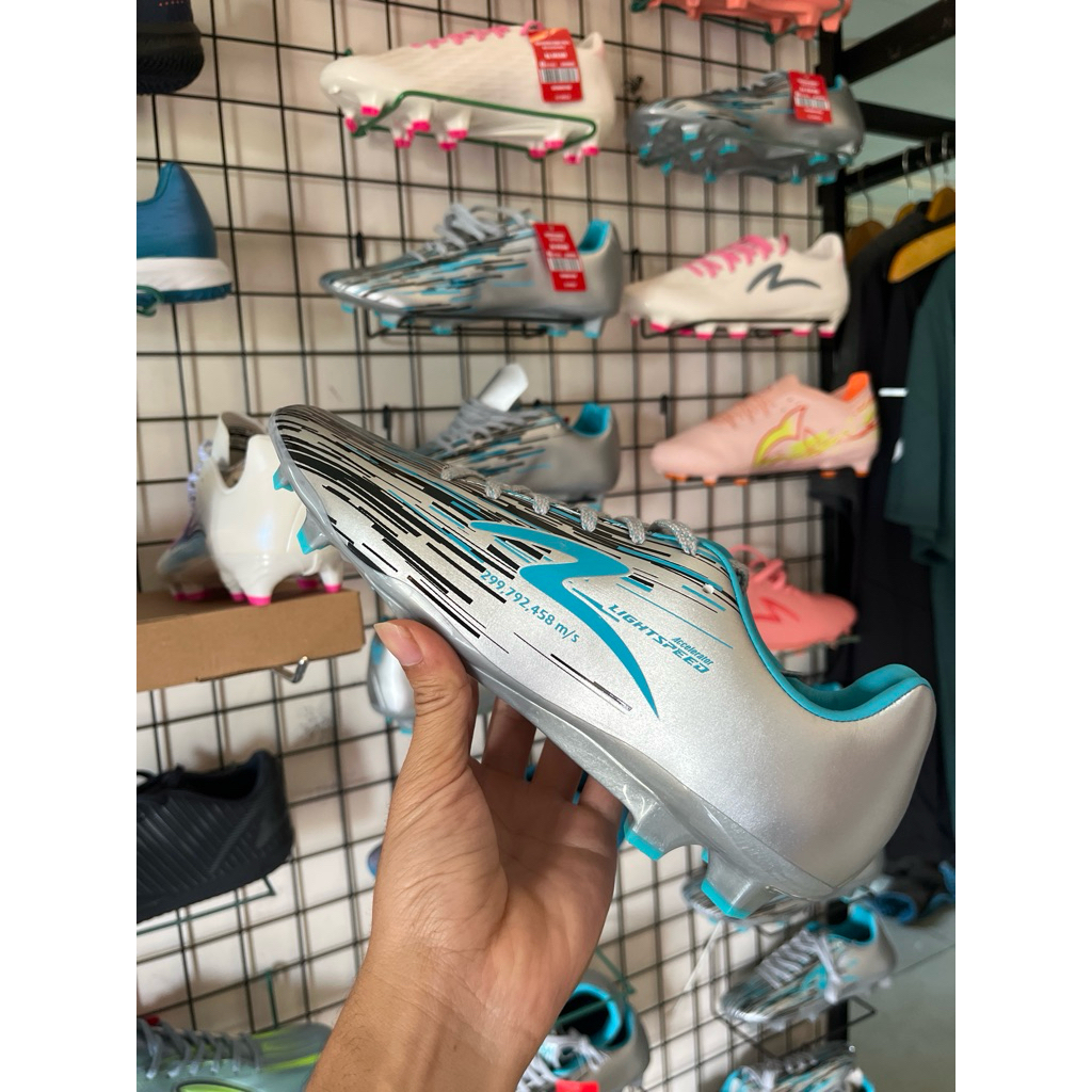 Sepatu Bola Specs Reborn silver FG