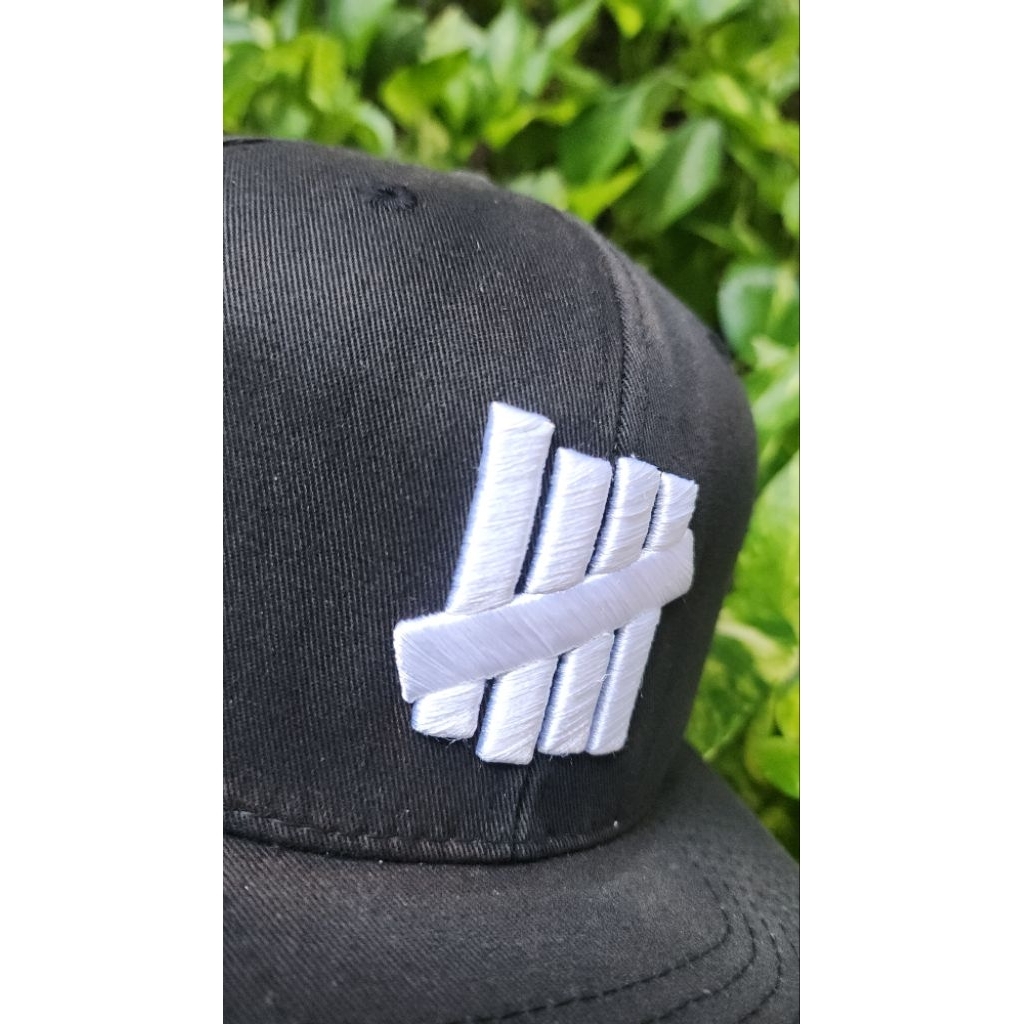 topi Undefeated - official (Yupoong) - Snapback