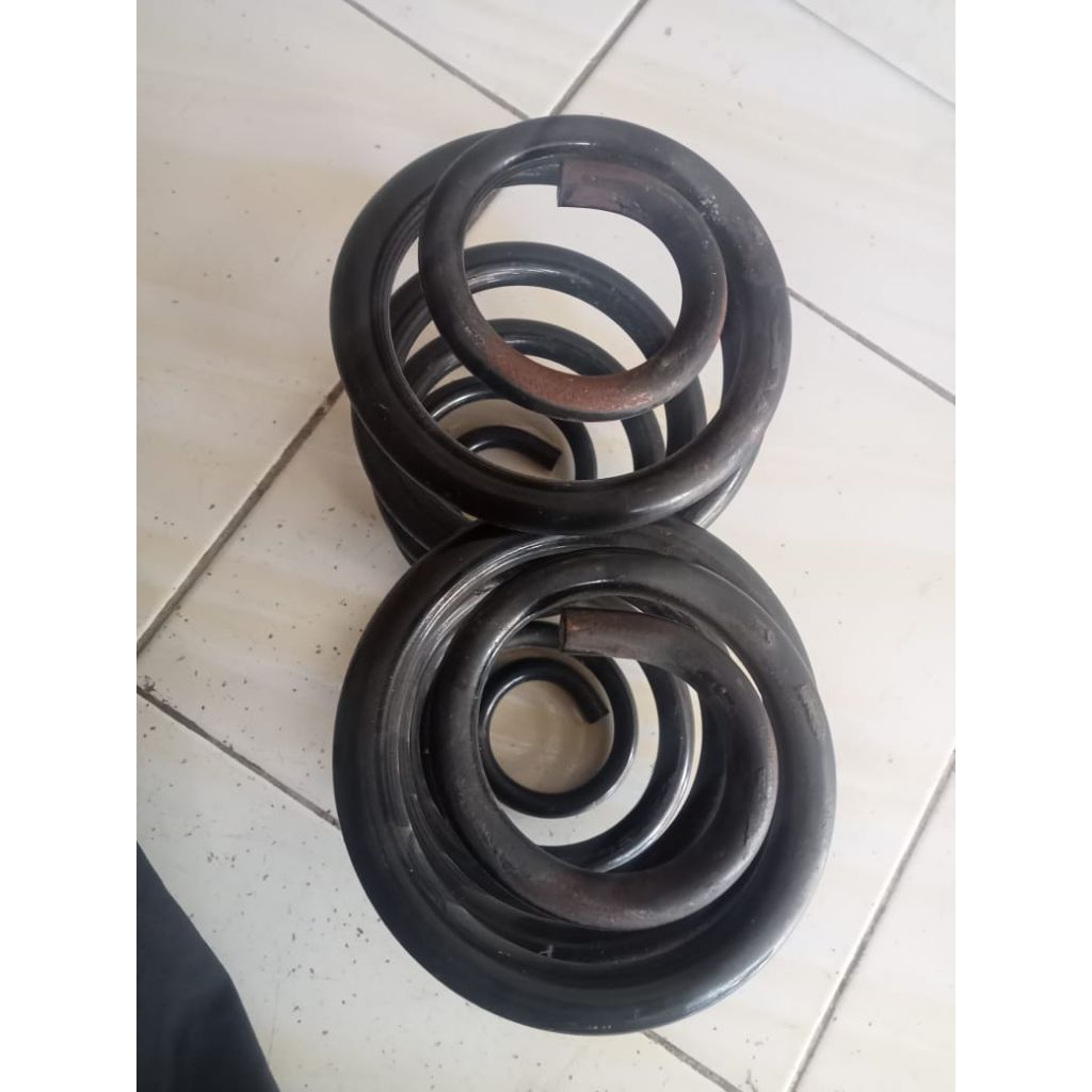coil spring per spiral BMW E46 belakang,bisa diaplikasikan Avanza Xenia Rush 1set original