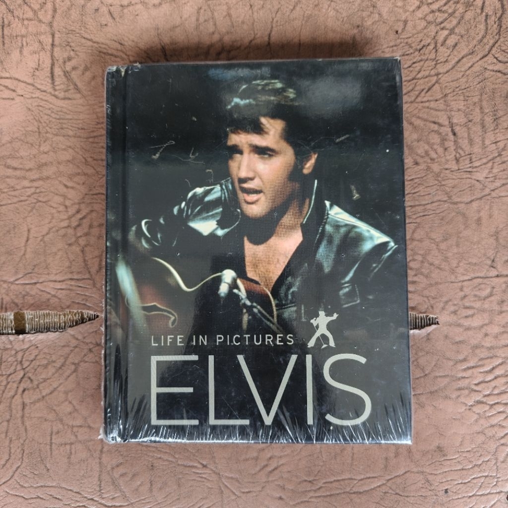 ELVIS LIFE IN PICTURES