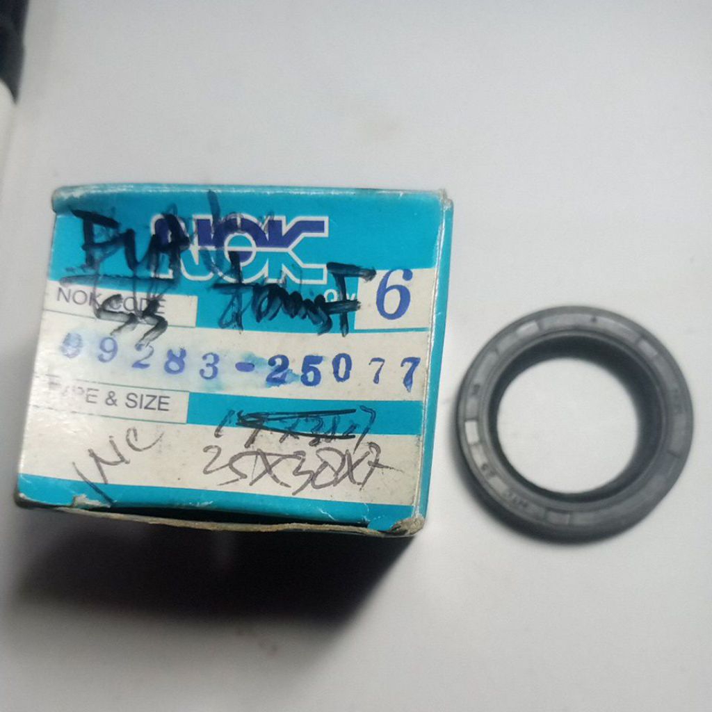 seal 25x38x7 seal trans depan futura/tss nok japan