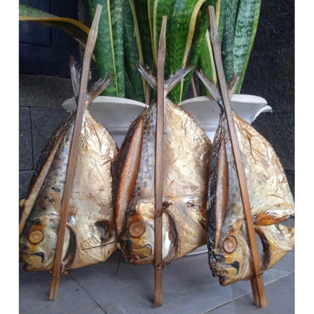 Ikan Asap  Semar/  Ikan Semar Asap Fresh