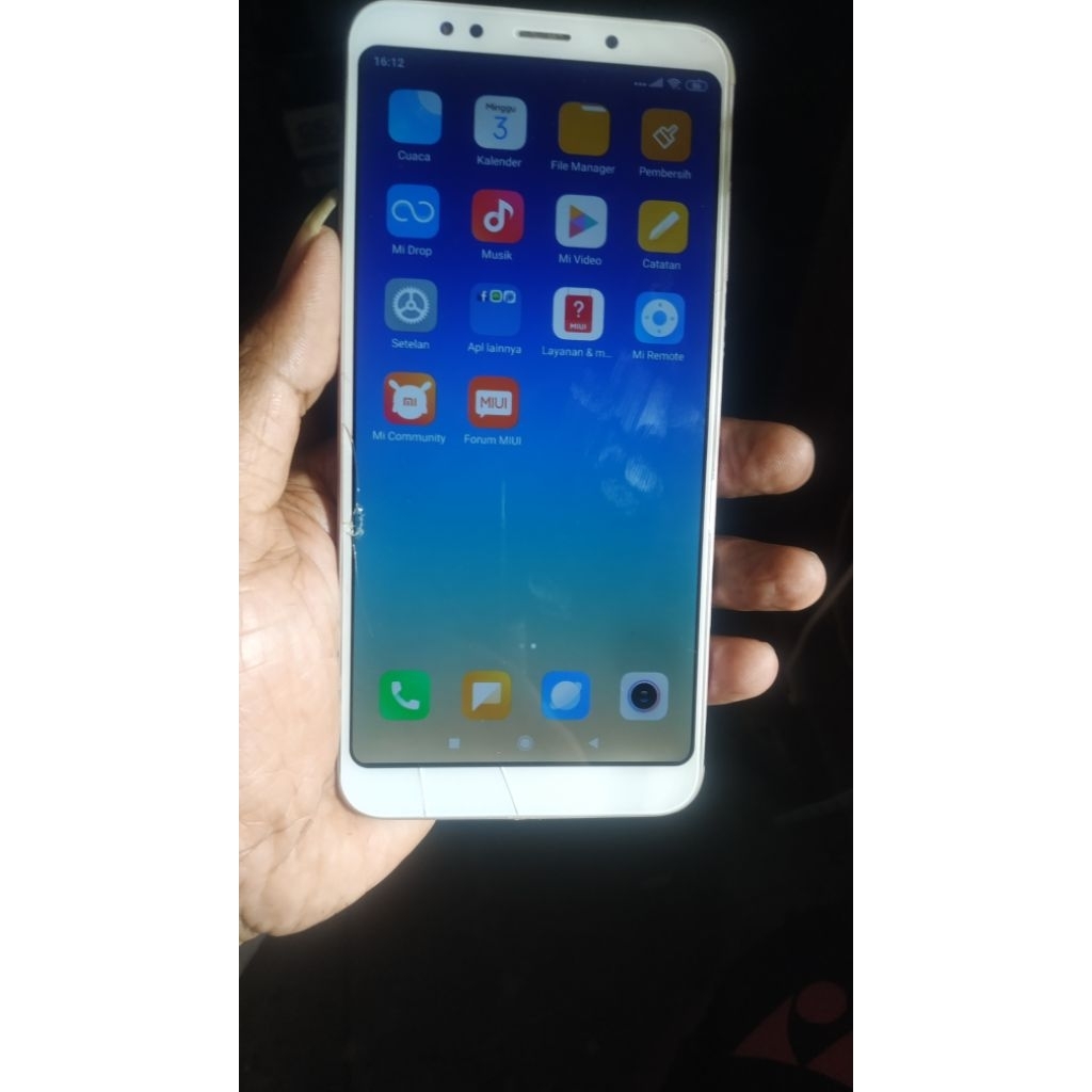 redmi 5plus 3/32 minus retak cek deskripsi