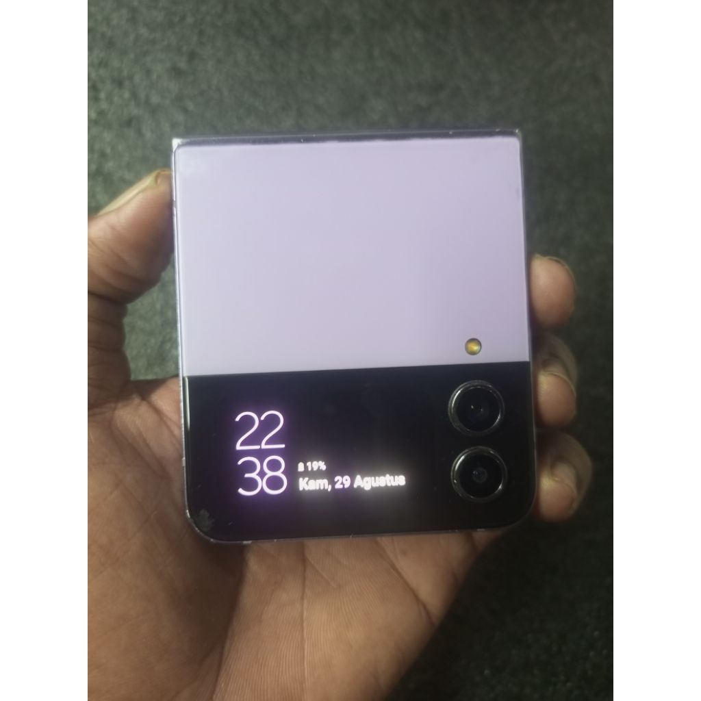 SAMSUNG Z FLIP 4 5G SEIN PURPLE MULUS - MINUS LCD DALAM SAJA