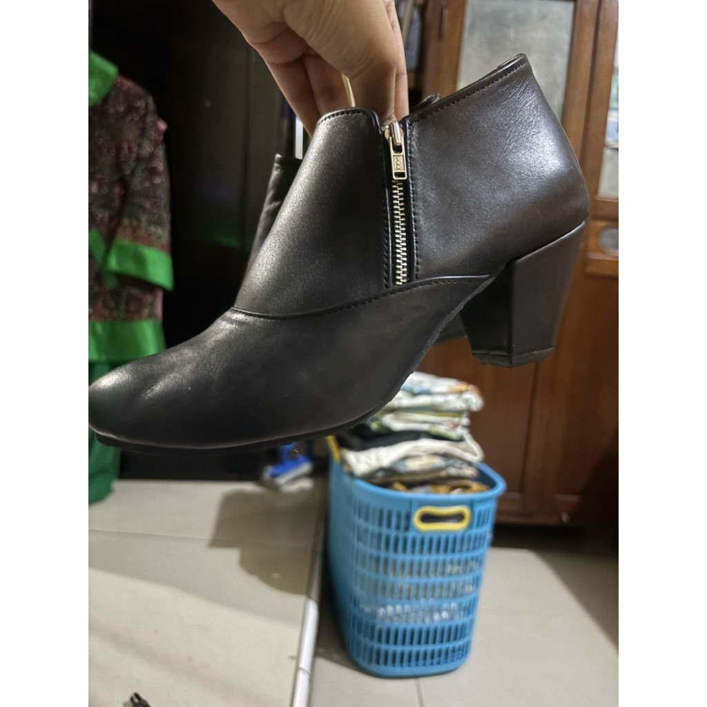 Preloved POTAMOGETON Chealsea Boots Genuine Leather Adorable Project - 38
