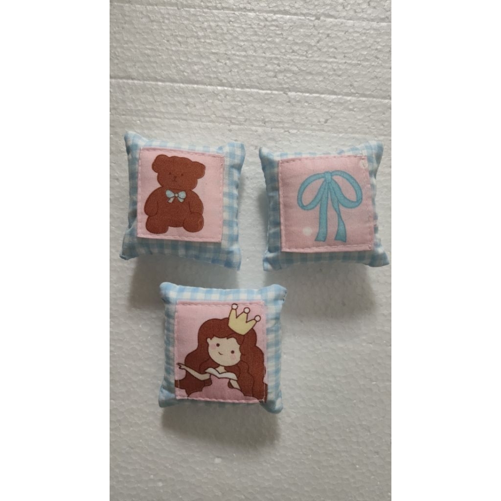 Miniatur bantal sofa boneka aksesoris mainan Barbie