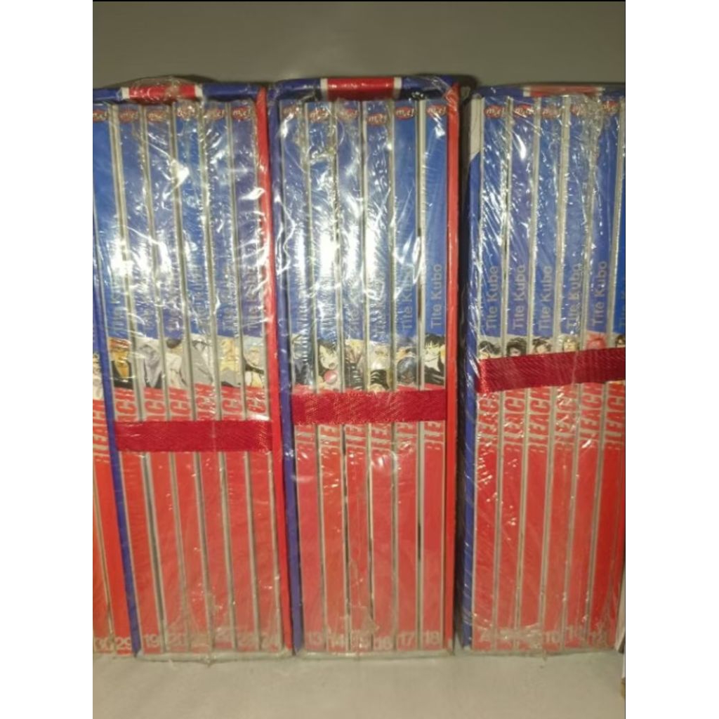 Box Set Bleach 7 - 12, 13 - 18 dapet langsung 2 Box, total 12 buku, kondisi masih segel, 2 set Box B
