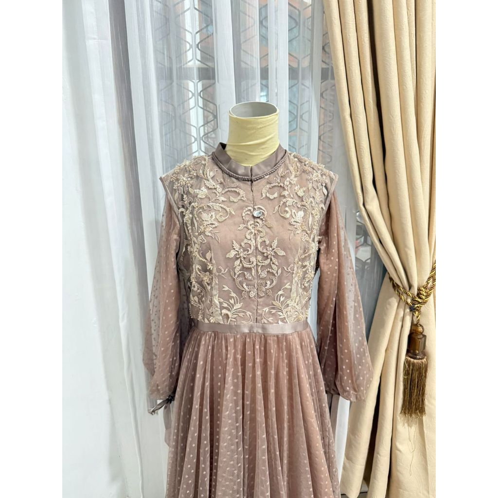 Preloved dress cantik dan elegant by Ayu Dyah Andari (Uk M-L)