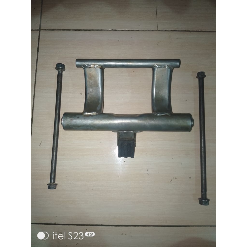 MONTING MOUNTING PENYAMBUNG DUDKAN MESIN VARIO OLD LAMA SET MUR BAUT PANJANG M ORIGINAL ASLI COPOTAN